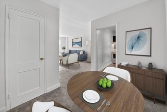 Croydon Manor Apartments in Silver Spring, MD - Foto de edificio - Building Photo