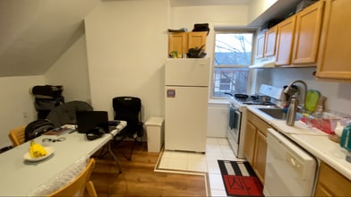 5819 Bartlett St, Unit 7 in Pittsburgh, PA - Building Photo - Building Photo