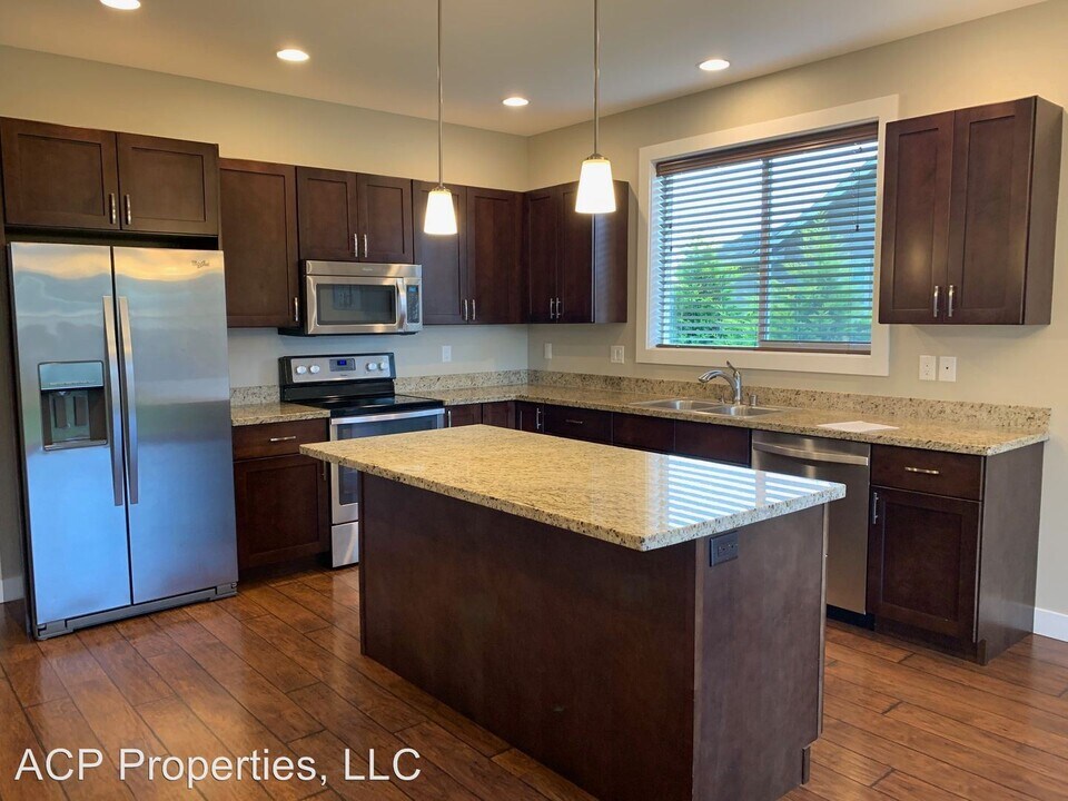 2225 Bluestem St in Lynden, WA - Building Photo