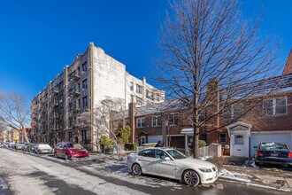 31-15 32nd St in Astoria, NY - Building Photo - Building Photo