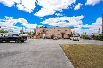 848 SW 5th St in Homestead, FL - Foto de edificio - Building Photo