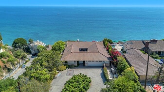 28028 Sea Ln Dr in Malibu, CA - Building Photo