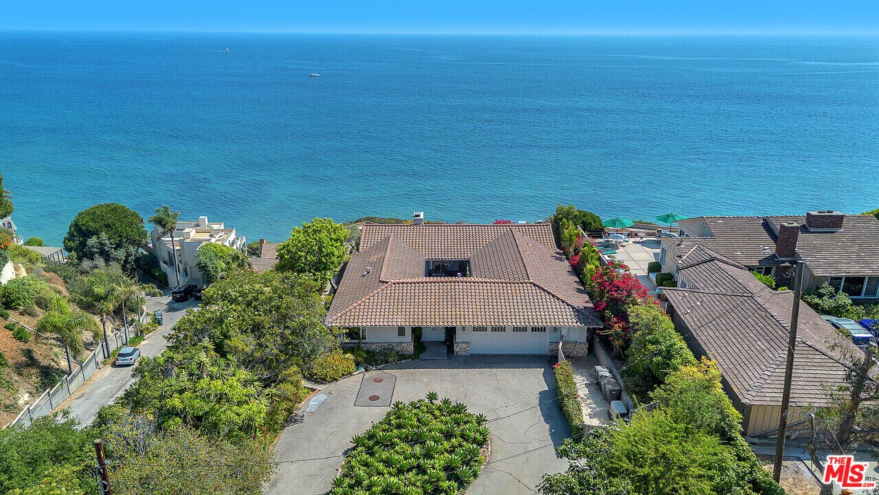 28028 Sea Ln Dr in Malibu, CA - Building Photo