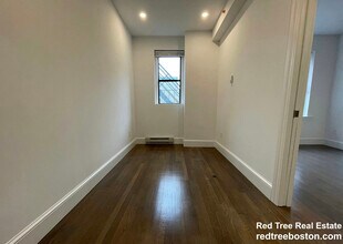 11 Queensberry St, Unit 19 in Boston, MA - Building Photo - Building Photo