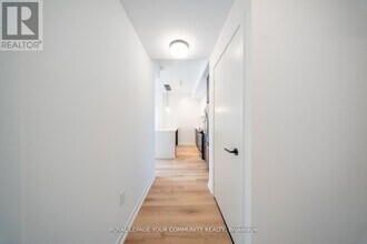 5 York Garden Wy in Toronto, ON - Building Photo - Building Photo