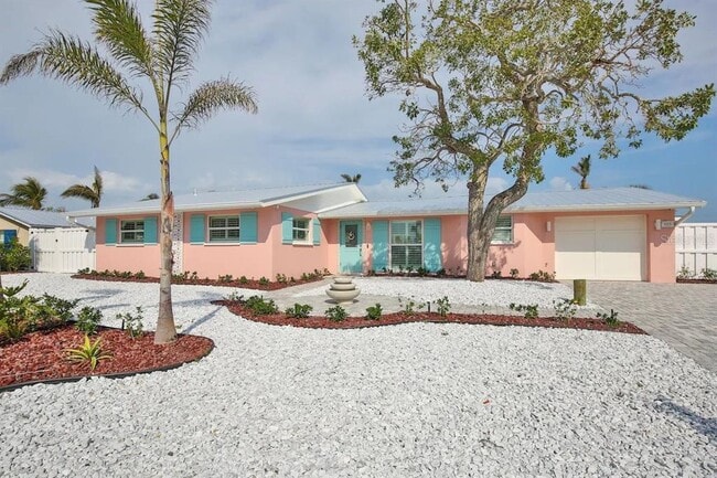 605 Concord Ln in Holmes Beach, FL - Building Photo - Building Photo