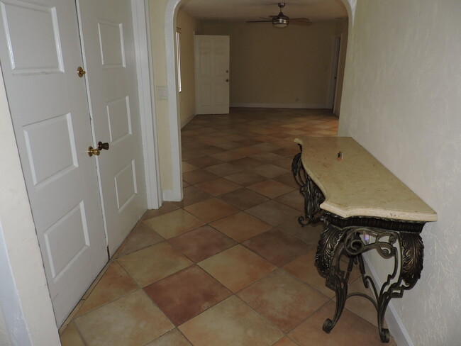 4529 Square Lake Dr in Palm Beach Gardens, FL - Building Photo - Building Photo