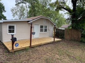 2139 W Walnut St in Springfield, MO - Building Photo