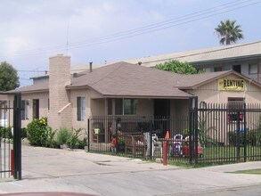 14903-14909 Chadron Ave in Gardena, CA - Building Photo - Building Photo