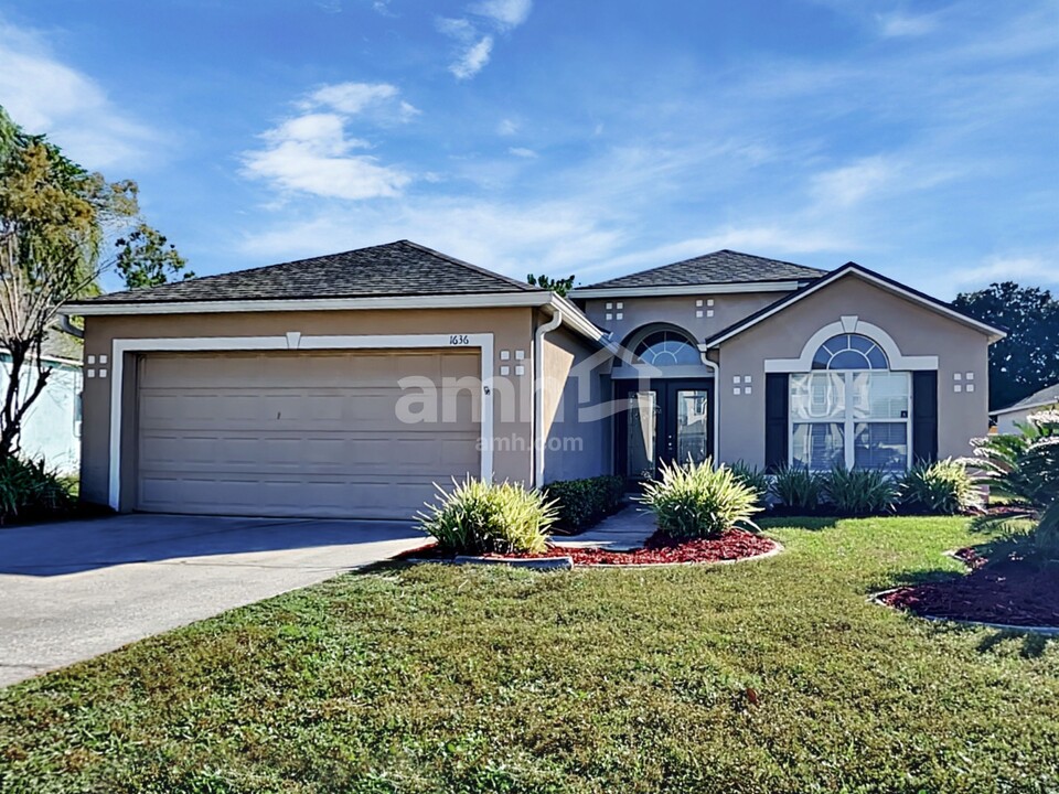 1636 Dartmouth Dr in Middleburg, FL - Building Photo
