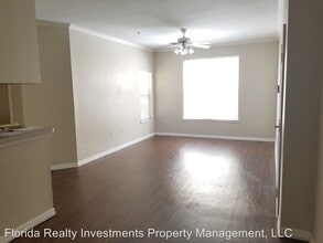 5612 Pinnacle Heights Cir-Unit -Unit 104 in Tampa, FL - Foto de edificio - Building Photo