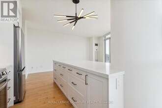 2885 Bayview Ave in Toronto, ON - Building Photo - Building Photo