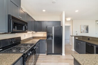 900 Aurora Ave N, Unit Ste S501 in Seattle, WA - Building Photo - Building Photo