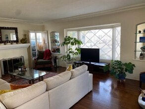 4893 Niagara Ave in San Diego, CA - Building Photo - Building Photo