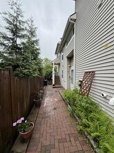 32 Warwick St, Unit 1 in Somerville, MA - Building Photo - Building Photo