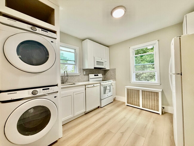 64 Heath Pl