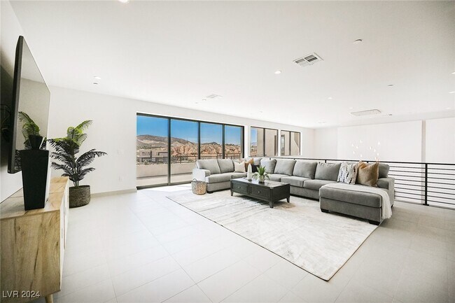 property at 29 Canyon Bay Dr