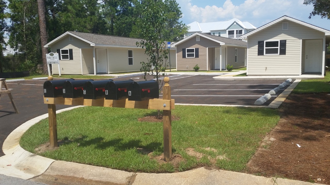 Park Circle Cottages in Fort Walton Beach, FL - Building Photo