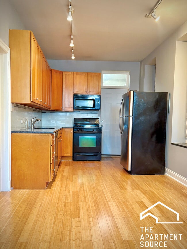 1844 W 18th St, Unit 1F in Chicago, IL - Building Photo - Building Photo