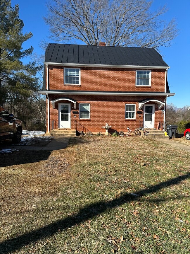 1303 Longwood Ave, Unit 1303 in Bedford, VA - Foto de edificio - Building Photo