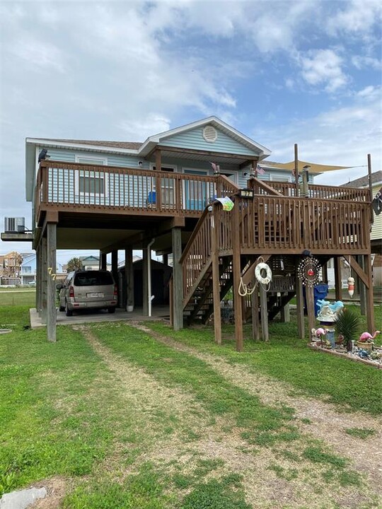 77 Santar Loop in Surfside Beach, TX - Building Photo