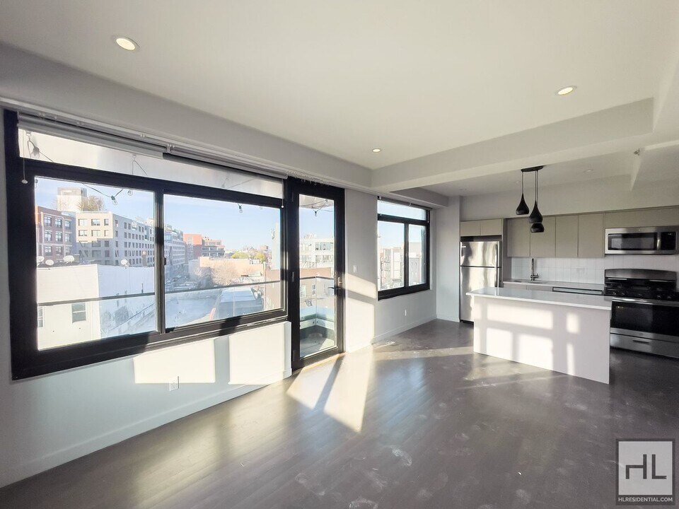 594 Bushwick Ave in Brooklyn, NY - Building Photo