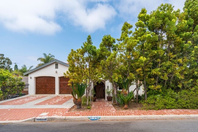 property at 256 Vista Del Parque