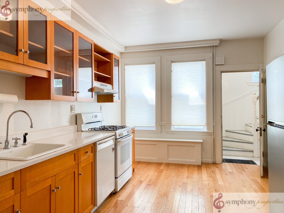 201 High St, Unit #1 in Brookline, MA - Foto de edificio