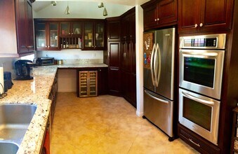 1904 Carnegie Ln in Redondo Beach, CA - Building Photo - Building Photo