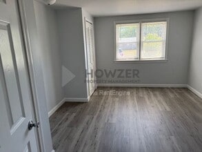 325 Oak Neck Rd in Barnstable, MA - Building Photo - Building Photo