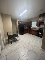 2713 E Eisenhower Ave