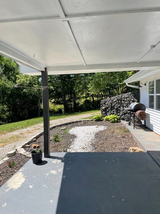 11474 Ivan Ln in Grovespring, MO - Building Photo