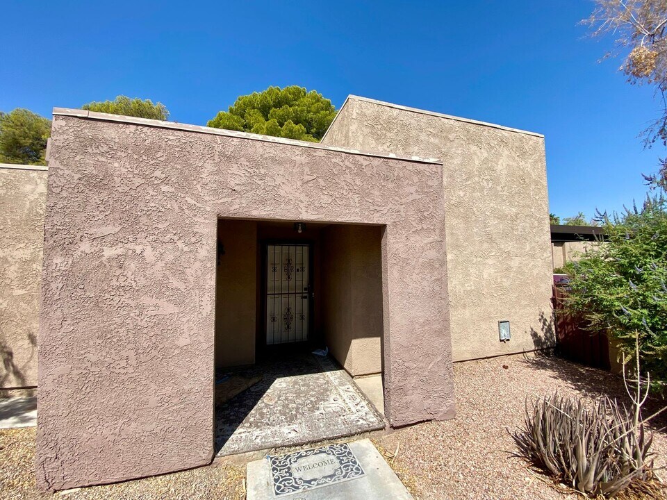 4260 HAMPSHIRE GREEN Ct in Las Vegas, NV - Building Photo