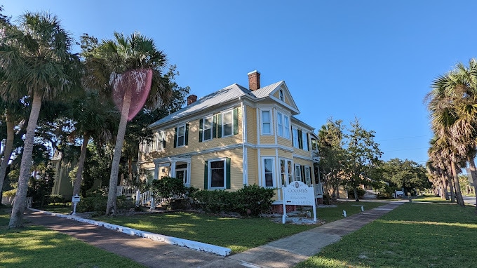 80 6th St in Apalachicola, FL - Building Photo