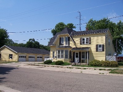 906 5th Pl in Sibley, IA - Building Photo