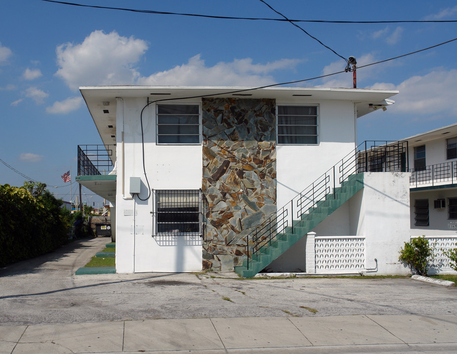 1651 NW 5th St in Miami, FL - Building Photo