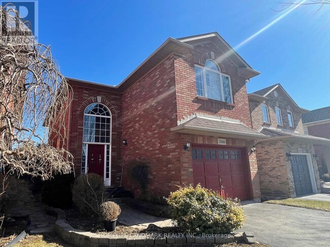 2066 Shady Glen Rd in Oakville, ON - Building Photo - Building Photo