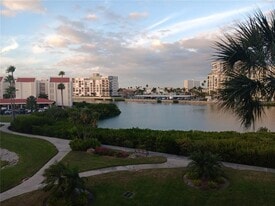 7871 Sailboat Key Blvd S in South Pasadena, FL - Building Photo