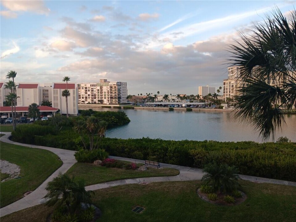 7871 Sailboat Key Blvd S in South Pasadena, FL - Building Photo