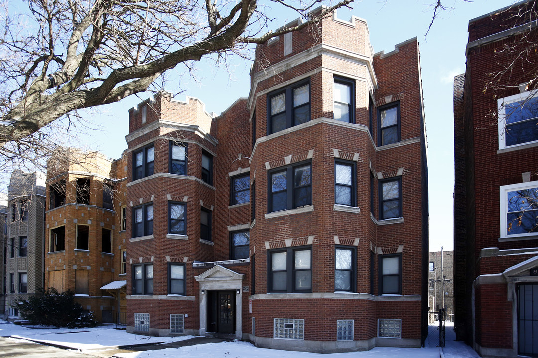 8235 S Maryland Ave in Chicago, IL - Building Photo