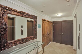 10101 Collins Ave in Bal Harbour, FL - Foto de edificio - Building Photo