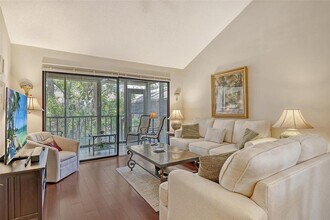 1720 Glenhouse Dr in Sarasota, FL - Foto de edificio - Building Photo