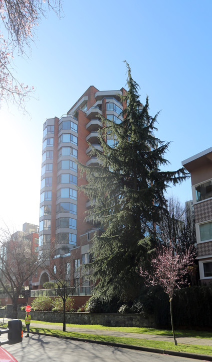 Stanley Park Place in Vancouver, BC - Building Photo