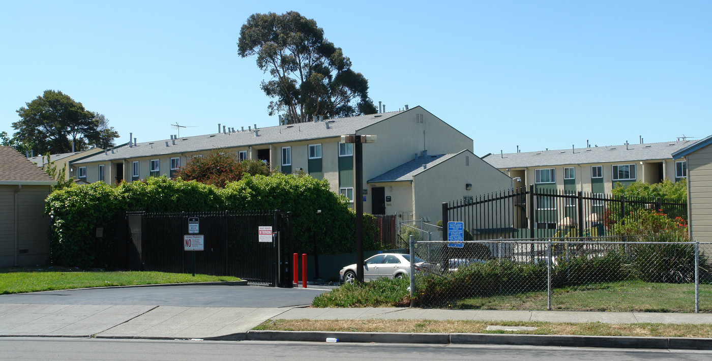 Cypress Pines in Richmond, CA - Building Photo