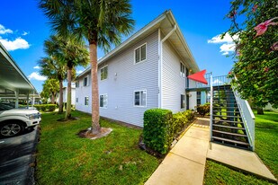 197 SE Village Dr in Port St. Lucie, FL - Building Photo