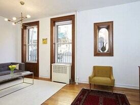 210 E 17th St in New York, NY - Building Photo