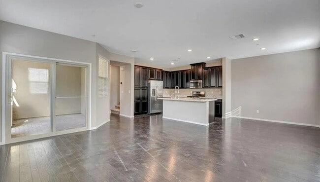 37 Alamere Falls Dr in Las Vegas, NV - Building Photo - Building Photo