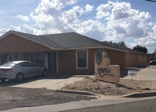 808 S Elgin Ave in Portales, NM - Building Photo - Building Photo