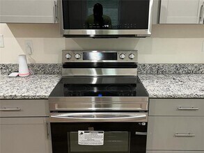 320 Camfield Ct SW in Atlanta, GA - Building Photo - Building Photo