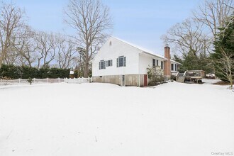 5125 Main Bayview Rd in Southold, NY - Building Photo - Building Photo